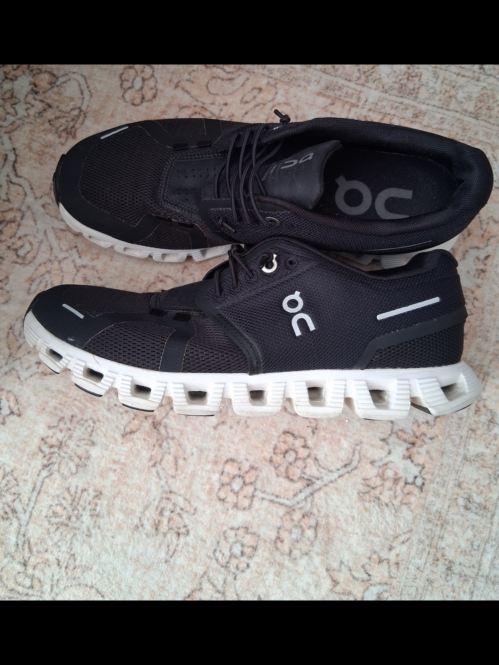 On Cloud 6 Black Athletic Shoe with White Sole  Womens Sz 8 - Picture 2 of 12